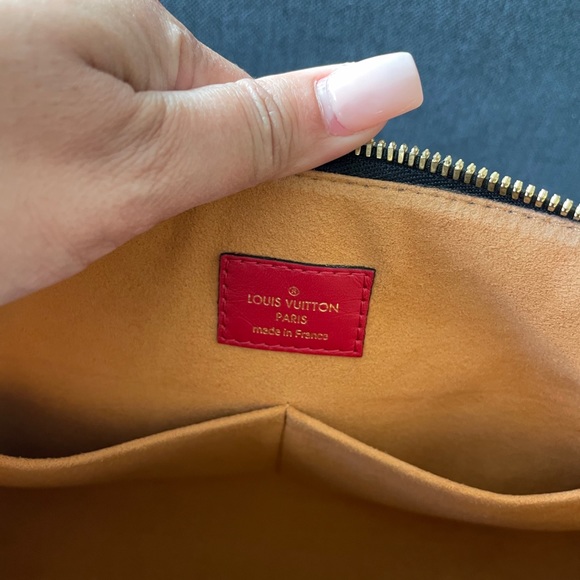 Louis Vuitton Tuileries Handbag - Picture 3 of 8